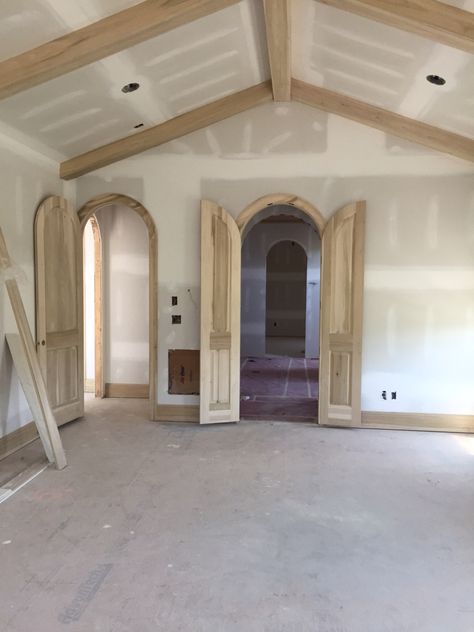 Bedrooms With Doors To Outside, Master Bath Entry Doors, Double Doors To Bathroom, Double Doors To Bedroom, Double Door Bathroom Entry, Arched Double Doors Interior, Archway Doors Interior, Double Door Bedroom Master Suite, Arched Bedroom Door