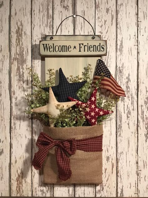 Americana Three Star Wall Board With Burlap Pouch-20" high Americana Crafts Diy, Americana Signs Diy, Primitive Star Decor, Primitive Signs Stars And Pip Berries, Primitive Americana Decor, Handmade Stars, Patriotic Wall Hanging, Rustic Flag Wood, Diy Farmhouse Ideas