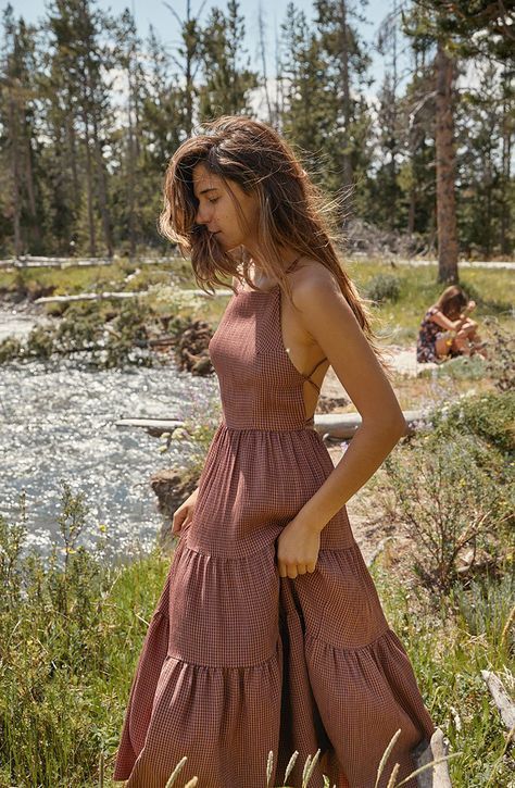 Fall 2019 Dresses Perfect for any wedding style! What's your preferred color? A burgundy, brown, mustard, blue dress for fall?  Whether you’re looking for something to rock to an outdoor wedding (coastal cliffside or in the countryside, perhaps?), something cool and casual indoors, or even cocktail attire, take a peek at our current FAVES! All of these gowns can be dressed up or down! Sukienki Maksi, Boho Attire, Petite Wedding Guest Dresses, Boho Mode, Mode Hippie, Boho Summer Dresses, Cocktail Attire, Hula Hoop, Cute Fall Outfits