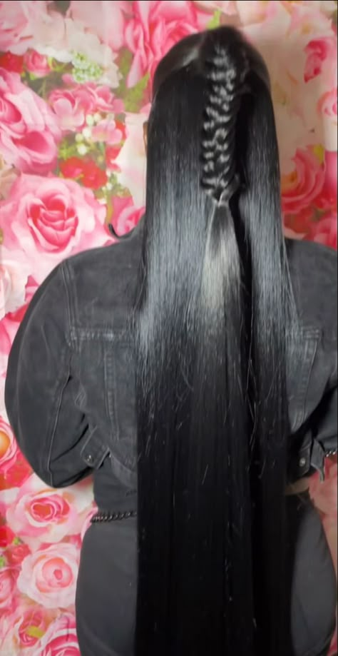 Straight Hair Layers, Bhaddie Hairstyle, High Updos, Black Woman Hairstyle, Dolly Hair, Cute Weave Hairstyles, Wigs Ideas, High Updo, Black Hair Inspiration