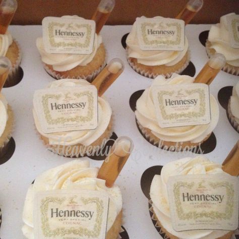 Hennessy cupcakes with a shot. Hennessy Desserts, Hennessy Birthday Theme, Hennessy Cupcakes, Hennessy Cupcakes Ideas, Henny Cupcakes, Cooking With Hennessy, Hennesy Cake For Him, Hennessy Cupcakes Recipe, Hennessy Cheesecake