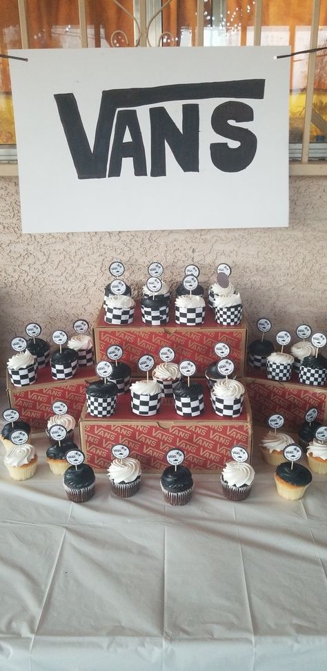 Vans inspired cupcakes! Vans Birthday Cake, Skater Themed Birthday Party, Vans Bday Party Ideas, Skater Themed Party, Skater First Birthday, Vans First Birthday Party, Skater Birthday Party Ideas, Vans Themed Party Ideas, Vans Themed Birthday Party