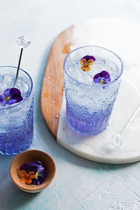 Fleur Collins Cocktail--St. Germain and Creme de Violette lend a floral twist to the bright and bubbly Tom Collins cocktail. Mardi Gras Cocktails, Cocktail Original, Collins Cocktail, Cocktail Decoration, Pretty Cocktails, Gin Cocktail Recipes, Tom Collins, Fancy Drinks, Pretty Drinks