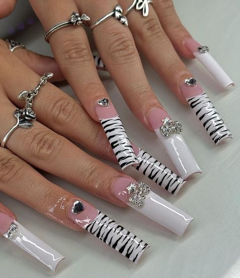 Coquette Duck Nails, Cute Junk Nails, Y2k Nails Square, 2000s Nails Trends, Nails Square Long, Drippy Nails, 2000s Nails, My Boards, Nails Trends