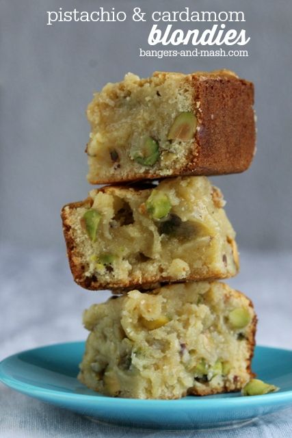 Blondies with Pistachio and Cardamom - Lavender and Lovage Pistachio Recipes, Bar Cookies, Dessert Drinks, Look Here, Puddings, Dessert Bars, Easy Baking, Sans Gluten, Yum Yum