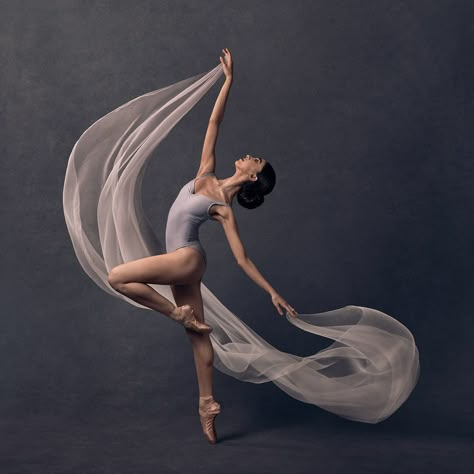 Award Galleries - Sue Bryce Education Ballet Dance Poses Photography, Tap Dance Pictures, Artsy Dance Photos, Ballet Portrait Photography, Lyrical Dance Photography, Ballet Dancers Photography, Creative Dance Photography, Ballet Portraits, Ballerina Photoshoot