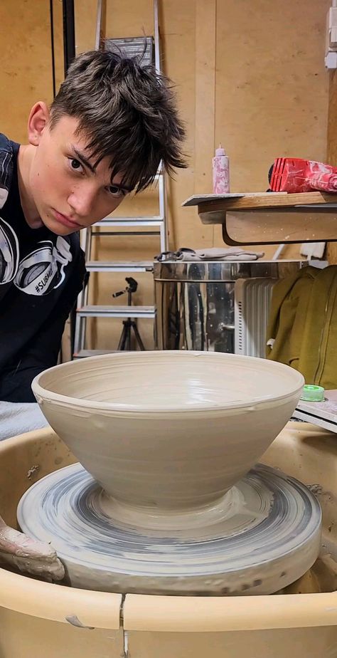 royalpottery_ on Instagram: Making another big bowl! I love them sooo much? And you? . . . . . . . . #pottery #potterystudio #potterylife #potterylove #potterhead… Pottery Big Bowl, Big Bowl, Pottery Studio, Young And Beautiful, I Love, Bowl, Lifestyle, On Instagram, Instagram