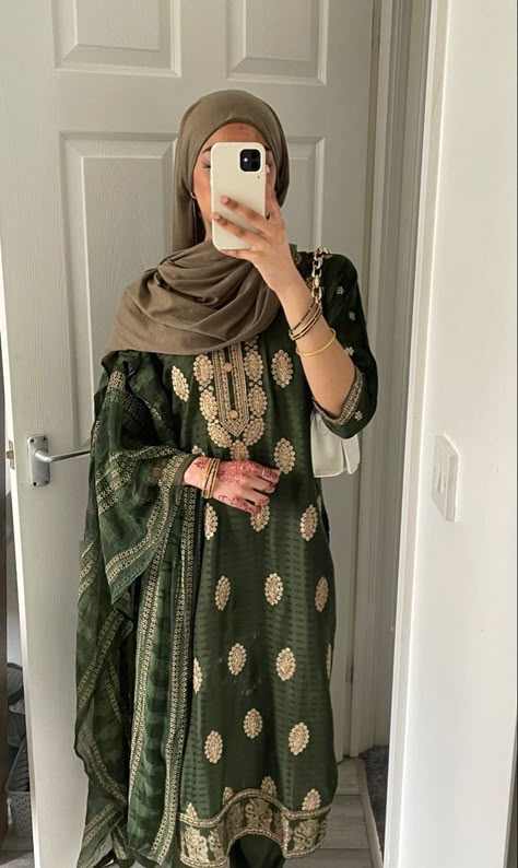 Hijab And Desi Clothes, Modest Desi Clothes, Everyday Pakistani Outfits, Pakistani Clothes With Hijab, Traditional Hijab Outfit, Modest Desi Outfits, Desi Muslim Outfit, Hijab Style With Desi Clothes, Desi Clothes With Hijab