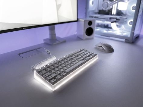 Mechanical Keyboards’s Instagram profile post: “This white tofu65 is so clean. What do you think?? Let me know in the comments. Help support the page- Leave a Like, Comment and Follow…” White Desk Setup, Off White Wallpapers, Setup Gaming, Computer Desk Setup, Computer Set, Pc Gaming Setup, Video Game Room Design, Study Room Decor, Mechanical Keyboards