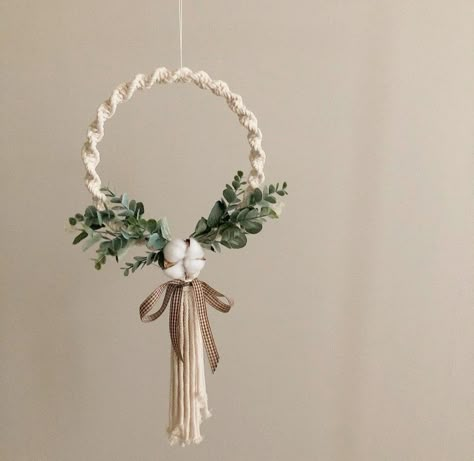 Christmas Macrame Ideas Wreaths & Garlands, Christmas Macrame Wreath, Macrame Wreath Christmas, Macrame Christmas Garland, Macrame Christmas Wreath, Dollar Tree Diy Christmas, Macrame Wreath, Pola Macrame, Diy Tree Decor