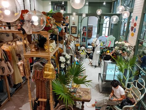 8 Thrift Stores in BKK For Cheap Secondhand & Vintage Shopping Vintage Polaroid Camera, Vintage Polaroid, Second Hand Shop, Vintage Shopping, Line Friends, Summer Feeling, Thrift Shopping, Thrift Stores, Luxury Beauty