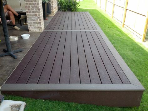 Simple two tone composite deck Shady Patio, Grill Deck, Terrasse Design, Floating Deck, Patio Deck Designs, Wooden Deck, Deck Designs Backyard, Trex Deck, Decks Backyard