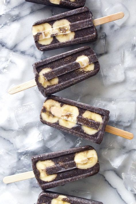 Diy Frozen Yogurt, Fudge Popsicles, Pudding Popsicles, Pudding Pops, Pudding Parfait, Healthy Popsicles, Chocolate Chia Pudding, Pudding Pop, Ice Cream Popsicles