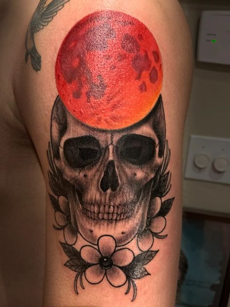 Moon Tattoo Black, Blood Moon Tattoo, Red Moon Tattoo, Tattoo Black Women, Moon Tattoo Ideas, Blood Red Moon, Cobra Tattoo, Tattoo Moon, Omerta Tattoo