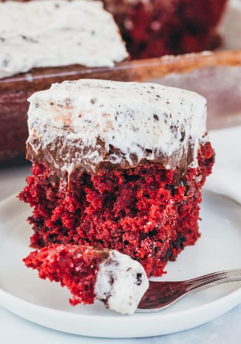 Red Velvet Oreo Cake, Oreo Poke Cake, Red Velvet Poke Cake, Moist Red Velvet Cake, Chocolate Pudding Cookies, Red Velvet Oreo, Pudding Poke Cake, Chocolate Oreo Cake, Cake Mix Desserts