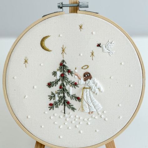 Angel Lighting Up the Christmas Tree Embroidery Pattern - Etsy Portugal Tree Embroidery Pattern, Embroidery Step By Step, Christmas Tree Embroidery, Tree Embroidery, Christmas Embroidery Patterns, Night Christmas, Girl Hand, Angel Girl, Hand Embroidery Pattern