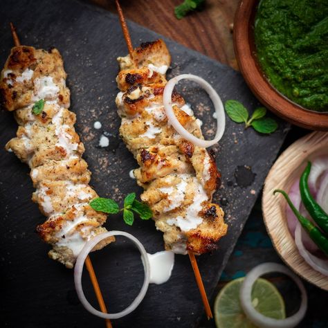 Tikka Photography, Fish Tikka Photography, Chicken Tikka Video, Chicken Tikka Photography, Indian Chicken Tikka, Tikka Chicken, Chicken Malai Tikka, Malai Tikka, Chicken Tikka Masala Aesthetic