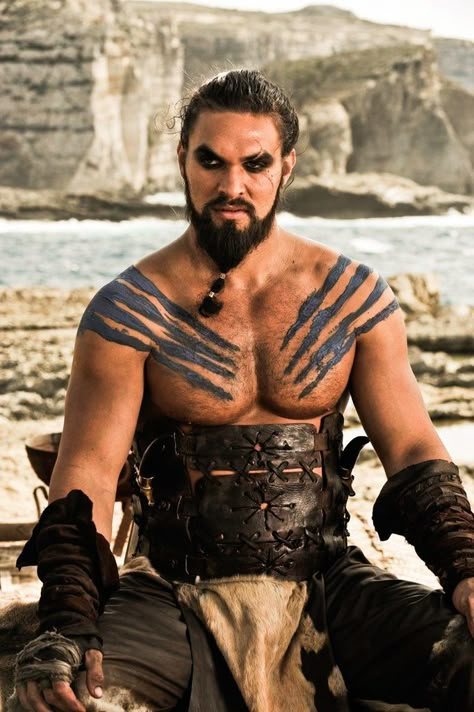 Khal Drogo, played by the Patron Saint of Tiny Shirts, Jason Momoa Lisa Bonet, Gra O Tron, Smink Inspiration, Games Of Thrones, Valar Morghulis, Sun And Stars, Six Feet Under, Jason Momoa, A Song Of Ice And Fire