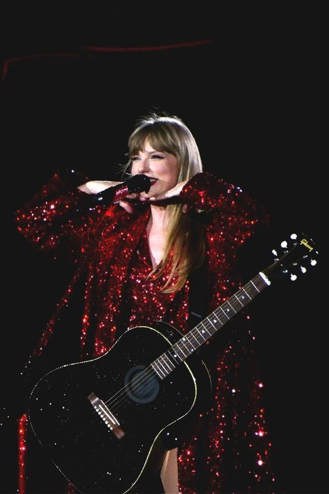 Red Era, Eras Tour, On Stage, Taylor Swift, Swift, A Woman, Guitar, On Twitter, Twitter