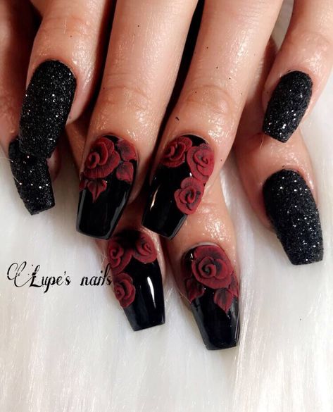 Haunting Adeline Nails, Acrylic Nails With Roses, Breakup Nails, Black Nails With Red Flower Design, Red And Black Rose Nails, Black Nails Red Flowers, Fall Nails With Glitter, Black Acrylic Nails With Red Roses, Black Nails With Red Roses