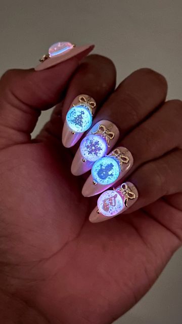 Daily Charme Official on Instagram: "Magical glowing 3D bauble nail tutorial 💡✨🎄 Watch til the end! Can you name all the ornaments?  Save and share Follow @daily_charme for more cute and fun nail art! 💅  Using: • 203 Skinnydip • G22 Adventures • Pastel Tinted Glass Charme Gels • White Glow in the Dark Powder • 3D Gummy Gelly • Holiday Shape Studs • Dainty Ribbon Zircon Bow • Almond Medium Charme Tips  #3dnails #holidaynails #christmasnails #winternails #howto #nailtutorial #nailarttutorial #glowinthedarknails" Bauble Nails, Gummy Gel, Fun Nail Art, Nail Tutorial, Tinted Glass, Christmas Nail, Nail Art Tutorial, Nail Tutorials, Cool Nail Art