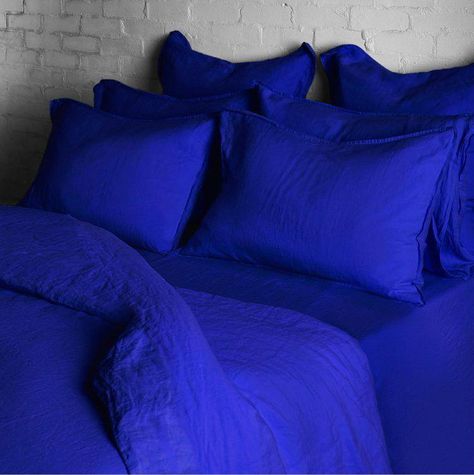 Bedding for the bold: electric blue sheets (like these Workwear Blue Bed Linens from Conran Shop in the UK) blanket the bed. Photograph from Trend Alert: 10 New Design Developments on Our Radar for Fall 2017. Blue Bed Sheets, Blue Linen Bedding, Blue Bed, Grey Linen Bedding, Bed Linen Design, Blue Sheets, Linen Duvet Cover, White Linen Bedding, Top Beds