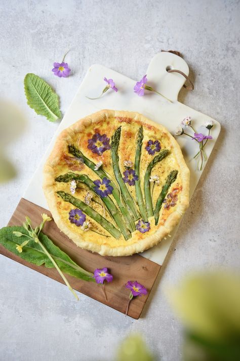 Recipe: Asparagus & Flower Tart￼ Asparagus Flower, Acotar Food, Spring Tart, Living Seasonally, Recipe For Asparagus, Recipe Asparagus, Magazine Recipe, Asparagus Tart, Fairy Food