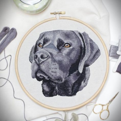 Memorial Embroidery, Neutral Flowers, Felt Painting, Embroidery Unique, Portrait Jewelry, Dog Portraits Art, Portrait Embroidery, Dog Obsessed, Embroidered Portrait