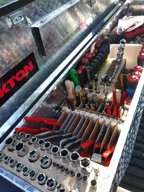 Pick Up Tool Storage, Tool Box Organization Ideas Truck, Truck Box Organization, Work Truck Organization Ideas, Truck Bed Tool Storage, Organize Tools In Truck, Service Truck Ideas, Truck Tool Storage, Truck Tool Box Organization