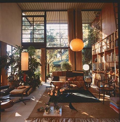 Charles and Ray Eames House Dream House In The Woods, Eames House, Case Study Houses, Interior Design Per La Casa, House Restoration, Pierre Jeanneret, Architecture Design Concept, Hem Design, Design Case