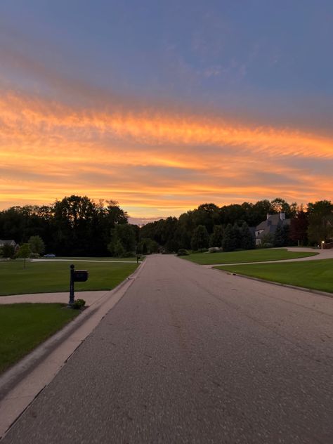 Perfect Neighborhood Aesthetic, Neighborhood Astethic, 2000s Neighborhood Aesthetic, Usa Neighborhood Aesthetic, Nice Neighborhood Aesthetic, Aesthetic Neighborhood Houses, Suburban Legends Aesthetic, Summer Neighborhood Aesthetic, Neiborhood Aesthetic