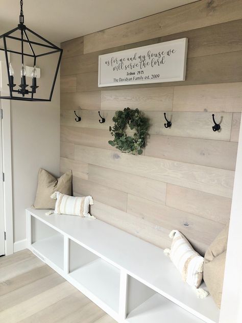 Front Entryway Ideas Shiplap, Entry Mudroom Ideas Farmhouse, Country Farmhouse Entryway, Mudwall Entryway, Mudroom Shiplap Ideas, Modern Farmhouse Mudroom Ideas, Mudroom Decorating Ideas Entrance, Mud Room Farmhouse Entryway, Modern Country Entryway