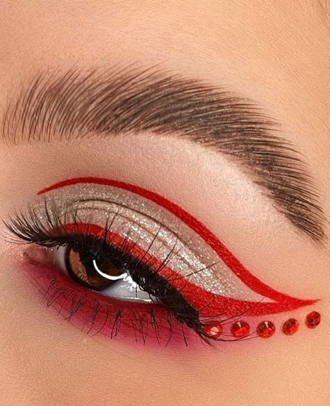 Eye Makeup Trends, Red Eyeliner Makeup, Red Makeup Looks, Maquillage Yeux Cut Crease, Halloweenský Makeup, Maquillage On Fleek, Gold Makeup Looks, Christmas Eye Makeup, Mekap Mata