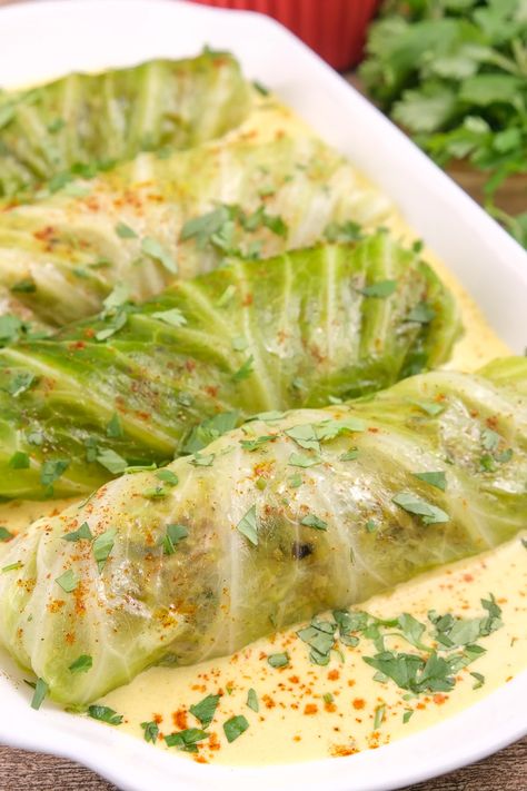 Stuffed Cabbage Rolls With White Sauce, Keto Stuffed Cabbage Rolls, Keto Cabbage Recipes, Keto Cabbage Rolls, Dinner Ideas Slow Cooker, Low Carb Dinner Ideas, Keto Cabbage Recipe, Cast Iron Keto, Keto Cabbage