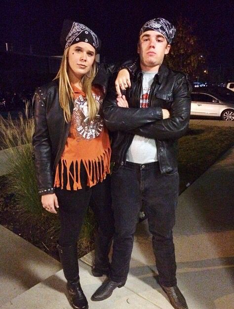 Bikers - DIY Couples Halloween Costumes Bikers Couple Costume, Biker Couple Halloween Costume, Biker And Surfer Costumes, Biker And Surfer Couple Costumes, Bikers Costume Halloween, Biker Gang Halloween Costumes, Biker Halloween Costume Women, Costume Women Diy, Biker Halloween Costume