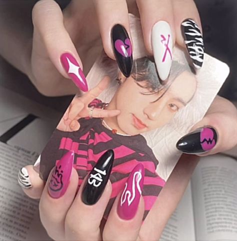 Thunderous Nails Skz, Skz Nails Maniac, Cute Kpop Nails, Kpop Nail Ideas Straykids, Straykids Nail Ideas, Maxident Nails Skz, Han Jisung Nails Designs, Straykids Inspired Nails, Stray Kids Nails Ideas