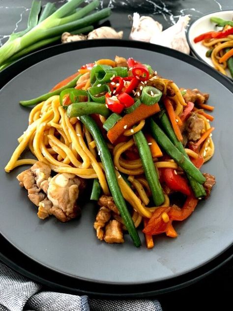 Authentic Chinese stir fry Hokkien noodles with pork belly and fresh vegetables. You can make this dish in just under 30 minutes, a perfect one-pan meal to enjoy on a busy week night! Did you ever crave for a bowl of warm noodles but lazy to takeout? Learn how to make your own hokkien noodles in under 30 minutes. This Chinese hokkien noodles recipe is rich, flavourful and luscious. It remind me of those famous hawker noodles dishes in Malaysia but this homemade version is a lot healt… Hokkien Language, Hokkien Noodles Recipe, Noodles Dishes, Hokkien Noodles, Homemade Cold Remedies, Chocolate Covered Pretzels Recipe, Chinese Meals, Salmon Noodles, Affordable Meals