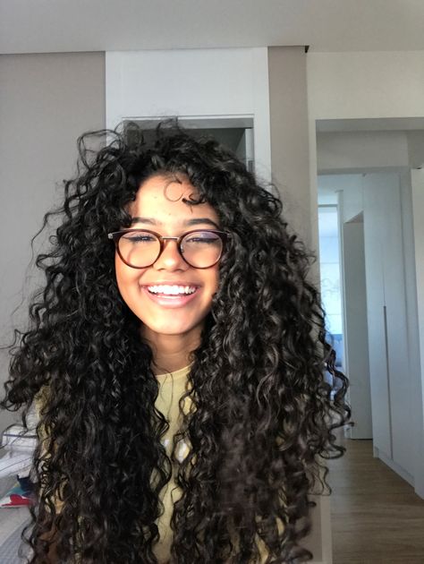 Really Long Curly Hair, Long Curly Hair Black Women, Long 3b Hair, Glasses And Curly Hair, Asian Curly Hair, Glasses Curly Hair, Curly Hair And Glasses, Curly Hair Glasses, Curly Indian Hair