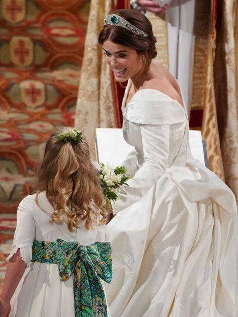 Princess Eugenie Wedding, Eugenie Wedding, Wedding Hair Up, Royal Wedding Dress, Royal Brides, Brides And Grooms, Princess Eugenie, Wedding Dresses Photos, Future Bride