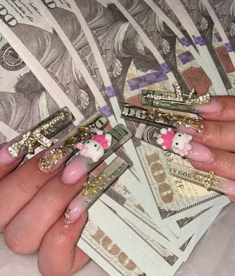 this money set😍😍😍 . . . . . . . #moneynails #greennails #xx/nails #2x/nails #goldnails #hellokitty #hellokittynails #cutenails #nails #nailsnailsnails #nailinspo #hesperia #victorvillenails #hesperianails #nailtech #hd #ie #nailtechnearme Money Set Nails, Money Sign Nails, Pink Money Nails, Gangsta Nails, Flare Acrylic Nails, Money Nails Designs, Fye Nails, Money Nails, Classy Acrylic