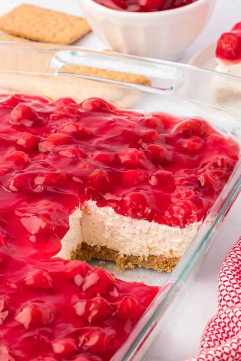 This easy 3-layer Cherry Delight recipe is a delicious and simple no-bake dessert made with a creamy cheesecake filling on top of a crunchy graham cracker crust, then topped with cherry pie filling. Cherry Desert, Cherry Delight Recipe, Baked Fried Chicken Recipe, Guava Desserts, Cherry Delight Dessert, Easy Lemon Cake Recipe, Easy Lemon Cake, Graham Cracker Dessert, Cherry Pie Filling Recipes