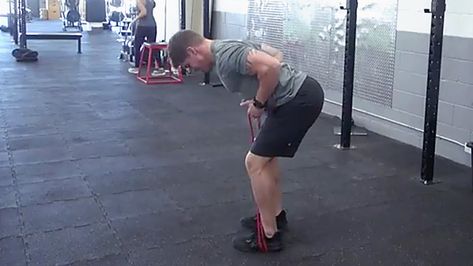 Tip: Bentover Row With Band Bentover Row, Tactical Fitness, Strength Conditioning, Men's Fitness, Back Workout, Workout Guide, Instructional Video, Calisthenics, Training Video