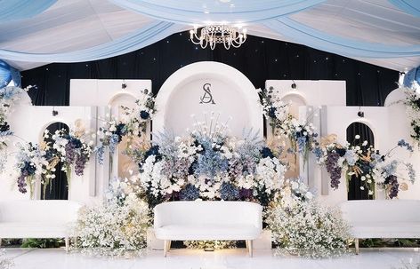 Wedding Decorations Indoor Indonesia, Pelaminan Modern Wedding, Dekor Nikah Simple, Moodboard Wedding Decoration, Pelamin Nikah Mewah, Dekor Pelaminan Modern, Dekorasi Wedding Simple, Pelaminan Simple, Pelaminan Aesthetic