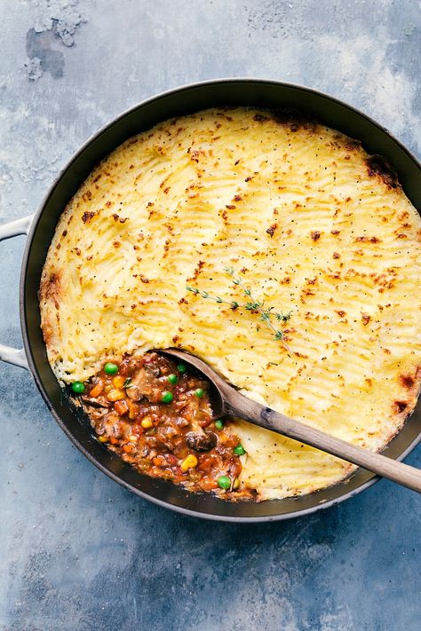 Ultra Creamy Mashed Potatoes, Quarantine Routine, Vegetarian Shepherds Pie, Veggie Options, Vegetarian Pie, Vegetarian Diets, Main Recipes, Work Lifestyle, Shepards Pie