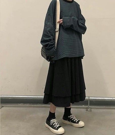 Flared Midi Skirt, Swaggy Outfits, 가을 패션, Character Outfits, Looks Style, Casual Style Outfits, Dream Clothes, Modest Outfits, Look Cool