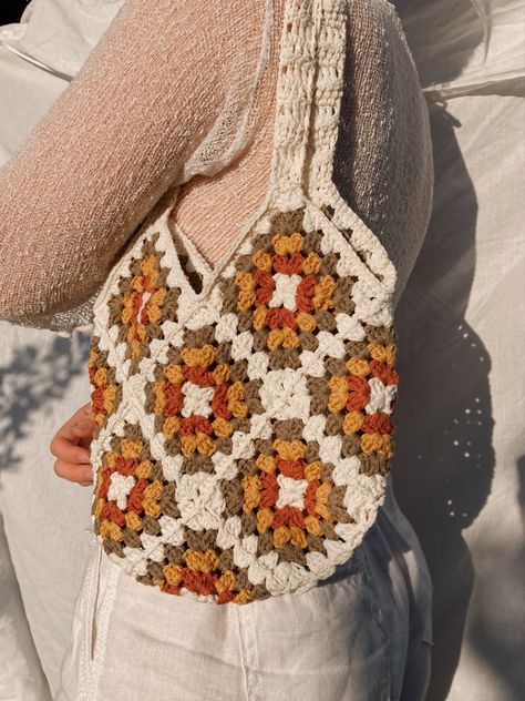 Granny Square Boho Bag, Crochet Tote Granny Square, Giant Granny Square Bag, Granny Squares Crochet Bag, Granny Square Bag Small, Granny Square Colours, Granny Square Bag Ideas, Tote Bag Crochet Granny Squares, 3 Granny Square Bag