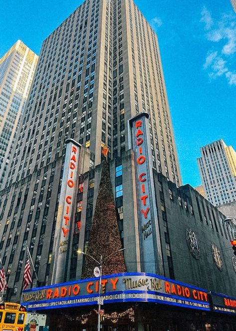 Home Alone New York, Home Alone 2, Bethesda Fountain, Home Alone Movie, Macaulay Culkin, Movie Locations, New York Homes, Radio City Music Hall, Us Travel Destinations