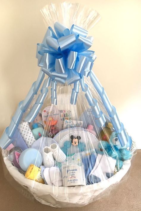 Baby Basket Gift Ideas Boy, Regalos Baby Shower Originales, Baby Boy Hampers, Christmas For Kids, Baby Shower Hamper, Baby Boy Hamper, Baby Boy Gift Baskets, Newborn Baby Boy Gifts, Hamper Gift Basket