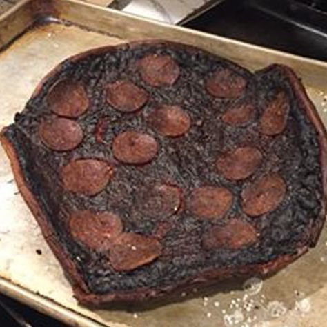 Burnt Food Funny, Burnt Pizza, Burned Food, Roommate Experiment, Crispy Pancakes, Pizza Life, Burnt Food, Pizza Funny, Book Aesthetics