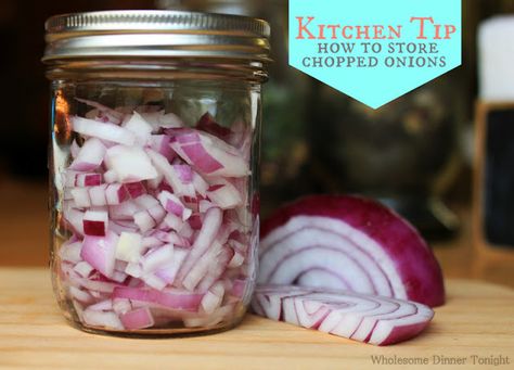 Storing Chopped Vegetables, How To Store Chopped Onions In Fridge, How To Store Chopped Onions, How To Store Vegetables In Fridge, Food Saver Hacks, Smelly Fridge, Storing Onions, Storing Fruit, Storing Vegetables